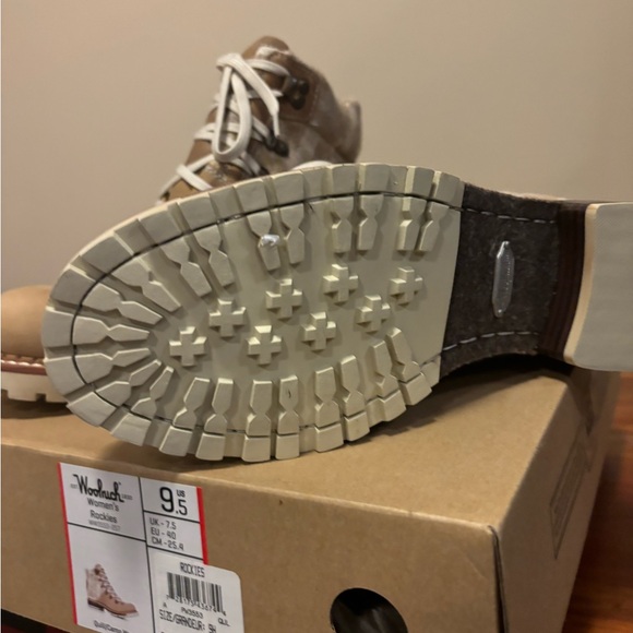 Woolrich Women’s Rockies NWT, size 9.5 - Picture 4 of 5